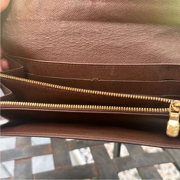 Louis Vuitton Checkered Wallet with Button Closure - Picture 9 of 12